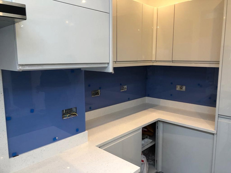 Glass Splashbacks Fitted Over Tiles and Existing Surfaces in London Properties